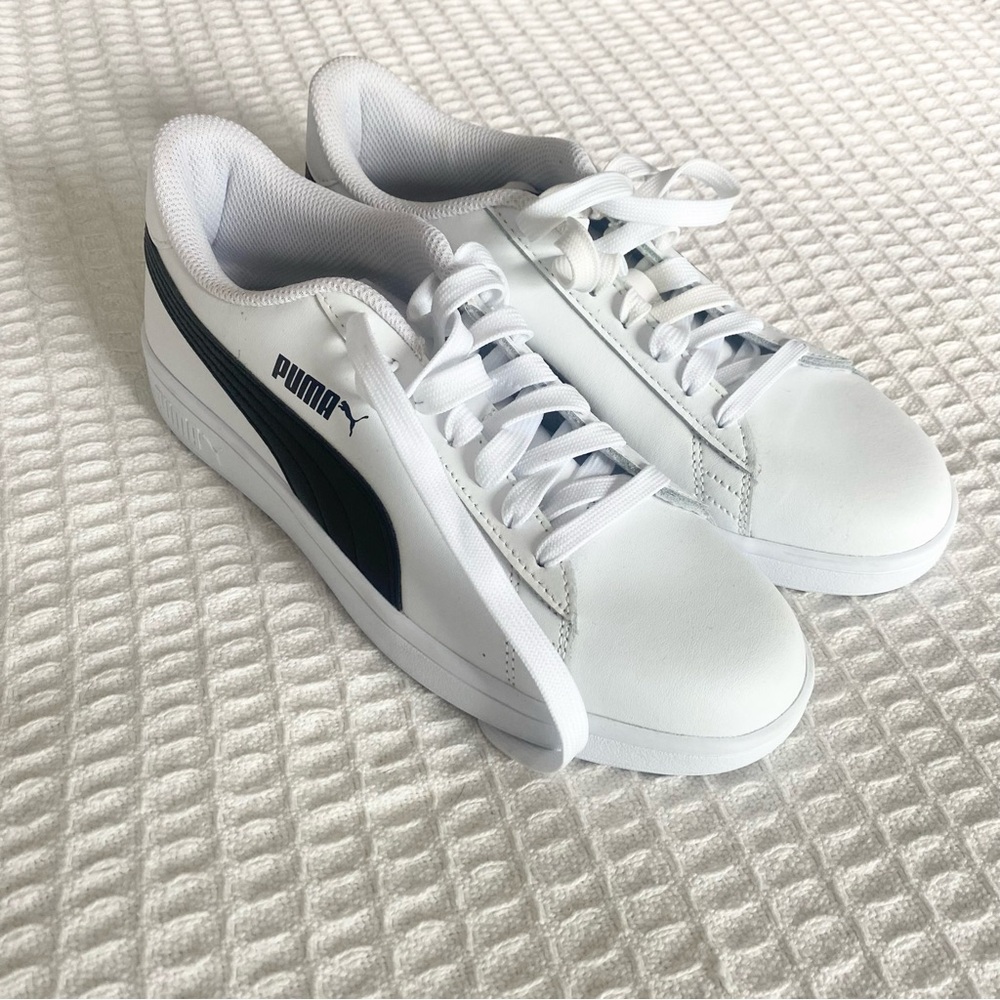 Puma White and Black Sneakers size 8.5